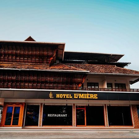 Hotel Lumiere Alappuzha Екстер'єр фото