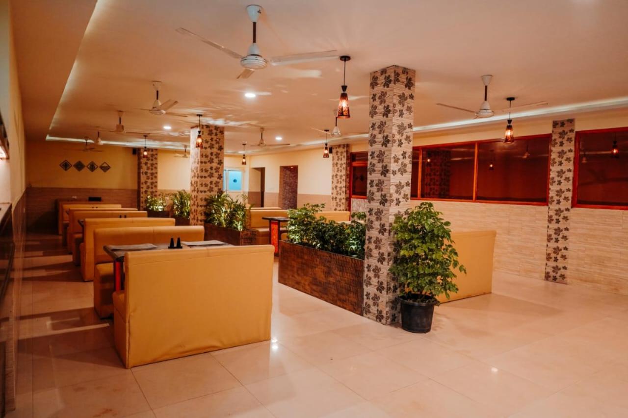 Hotel Lumiere Alappuzha Екстер'єр фото