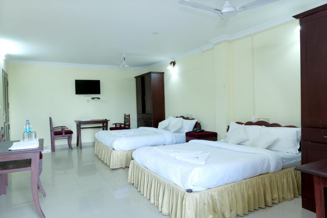 Hotel Lumiere Alappuzha Екстер'єр фото
