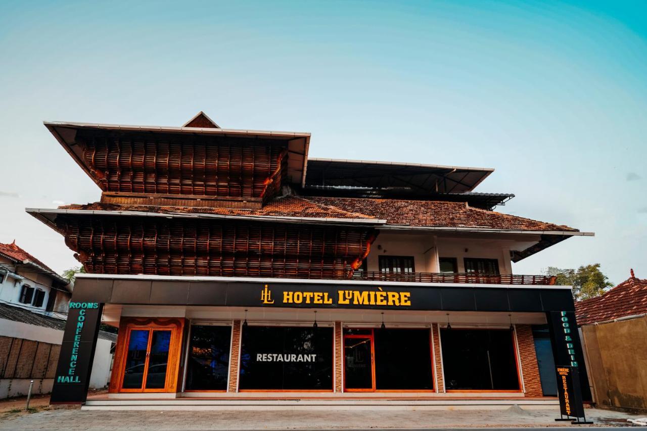 Hotel Lumiere Alappuzha Екстер'єр фото