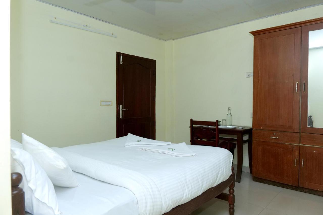 Hotel Lumiere Alappuzha Екстер'єр фото