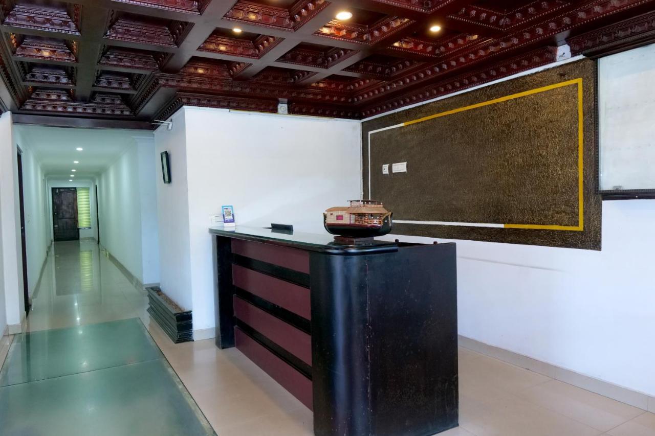 Hotel Lumiere Alappuzha Екстер'єр фото