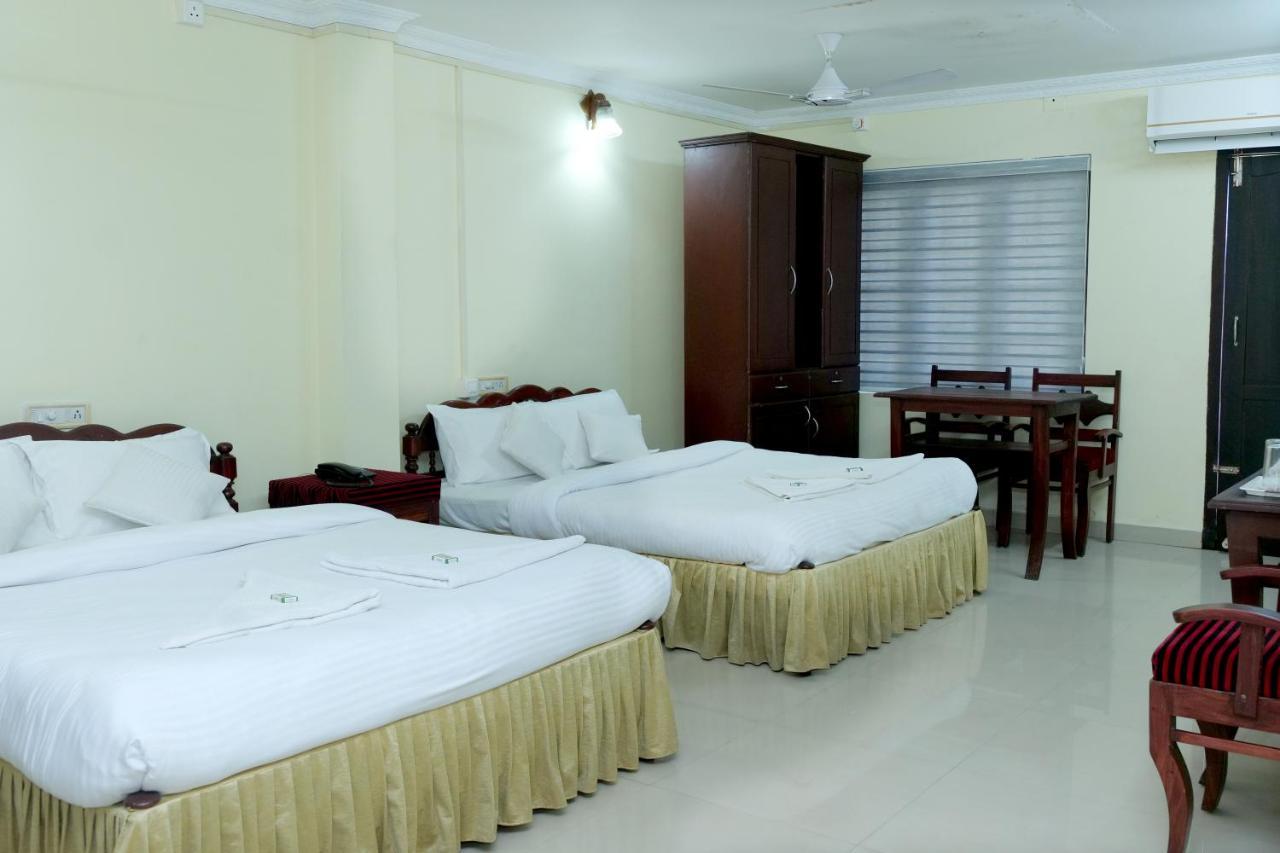 Hotel Lumiere Alappuzha Екстер'єр фото